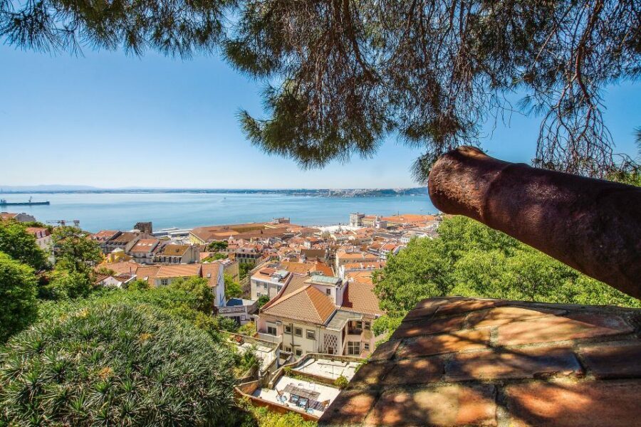 Alfama and the Castle of Saint George - Small Group Tour - Alfama and Castelo de São Jorge: Why This Combo Works