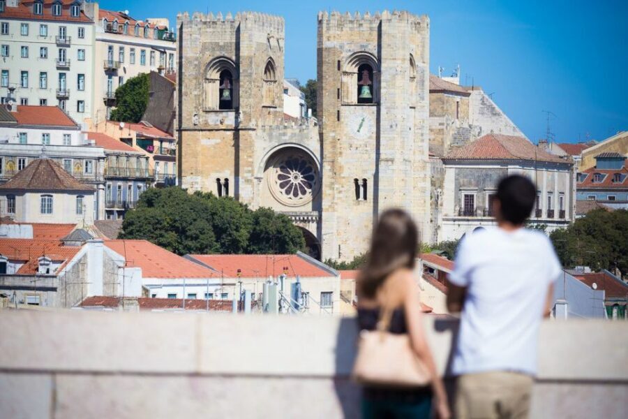 Best of Lisbon Walking Tour: Rossio, Chiado & Alfama - Finishing at Praça do Comércio: the river-side city reveal