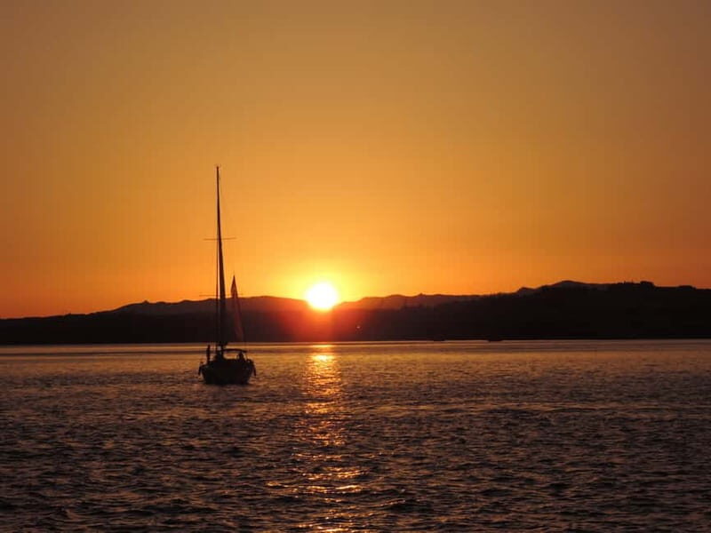 Cascais: Sunset Boat Trip with Welcome Drinks - Quick hits for your Cascais sunset cruise