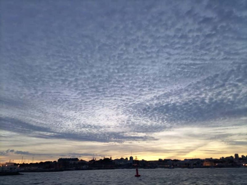Cascais: Sunset Boat Trip with Welcome Drinks - Forts, Casino vibes, and 007-style coast spotting