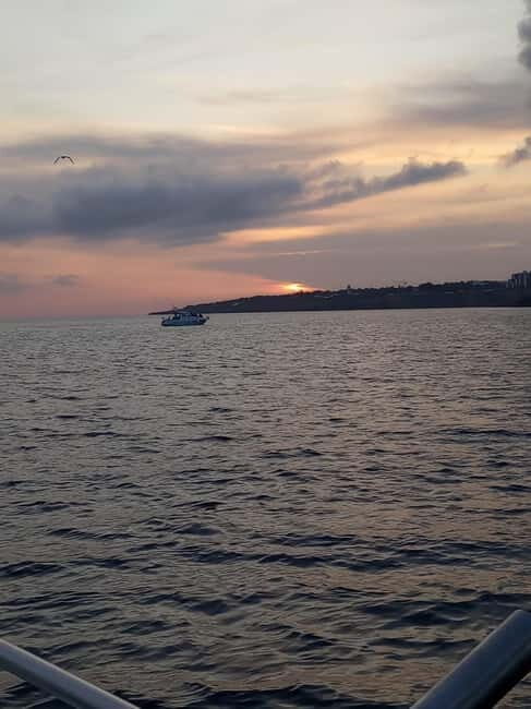 Cascais: Sunset Boat Trip with Welcome Drinks - Welcome drinks and the comfort details that matter on the water