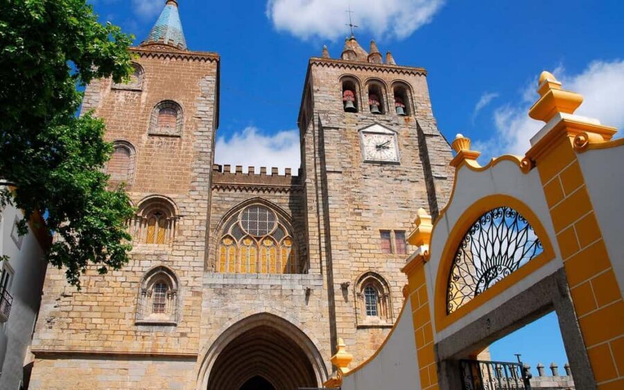 Évora: Private tour with entrance tickets to main monuments - Walking Through Hidden Corners: How Customization Changes the Feel
