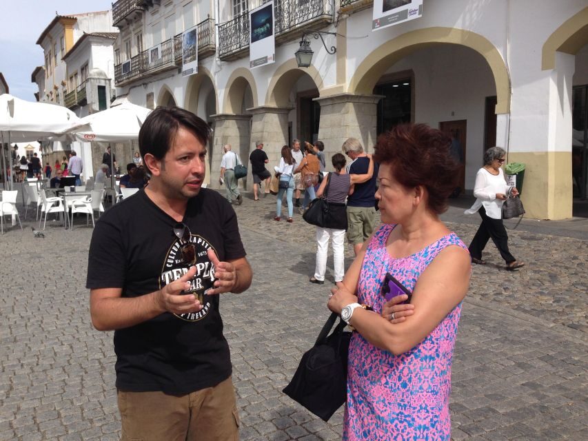Évora: Private tour with entrance tickets to main monuments - Starting at Praça do Giraldo Fountain: Easy Meeting, Clear Start