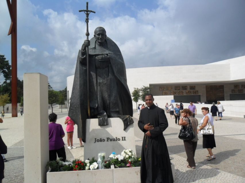 Fátima, Nazaré, and Óbidos: Small Group Tour From Lisbon - Nazaré’s surf coast: lighthouse views, North Beach, and the ocean’s personality