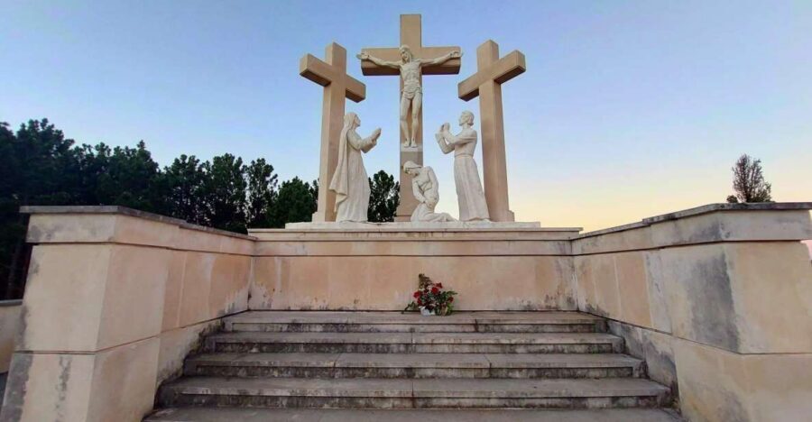 Fátima Private Tour: Shrine| Sacred Path |Shepherds House - Optional Way of the Cross: 7 stations on the short tour, all 15 when you add time