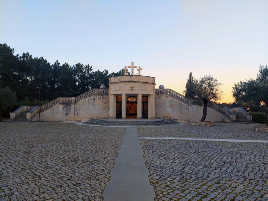 Fátima Private Tour: Shrine| Sacred Path |Shepherds House - Rain, photos, and asking for special help during the day