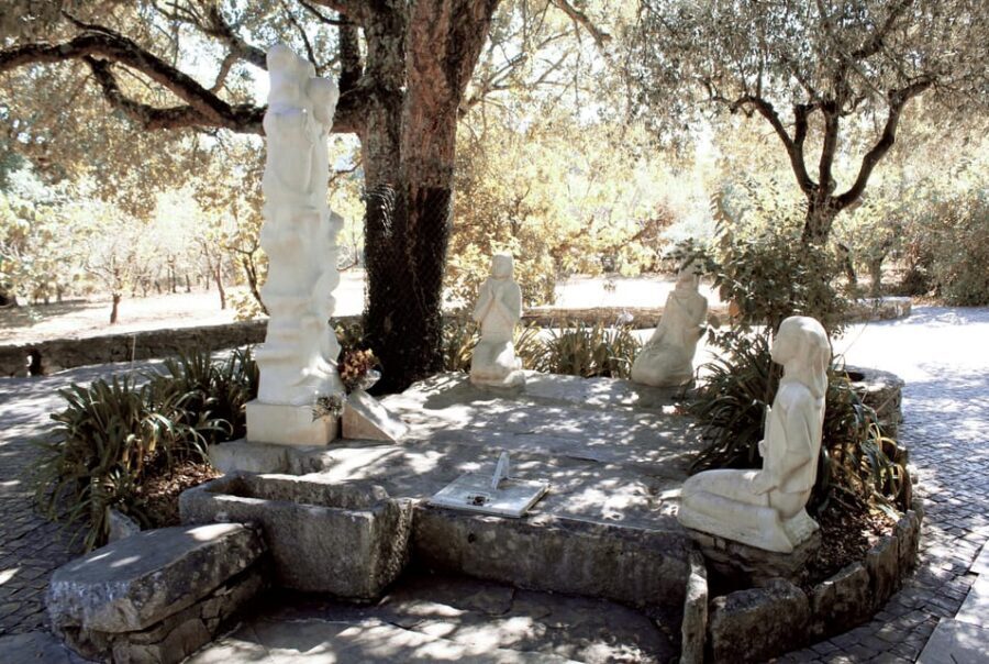 Fátima: Sanctuary and Aljustrel Village, Private Guided Tour - Chapel of the Apparitions: The 1917 Story, Set in Stillness