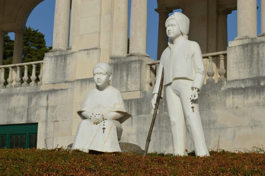 Fátima: Sanctuary and Apparition Sites Guided Tour - Meeting at the High Cross: getting your bearings fast
