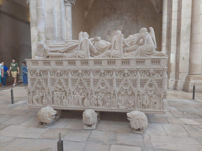 From Lisbon: Alcobaça & Óbidos Self-Guided Tour - Óbidos medieval walls and the church details you can actually spot