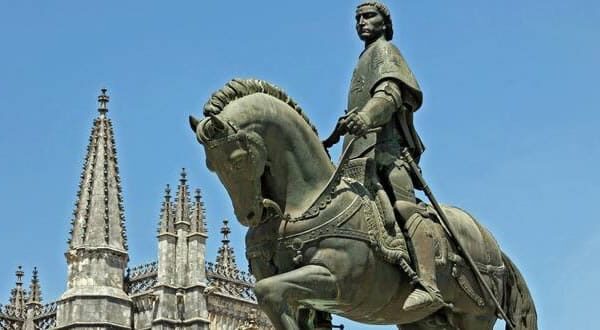 From Lisbon: Fátima, Batalha, Nazaré and Óbidos Day Tour - How the day is run: timing, languages, and coach comfort