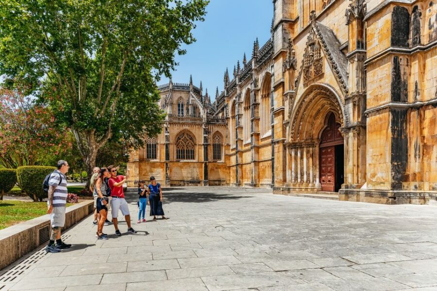 From Lisbon: Fatima Batalha Nazaré & Óbidos Small-Group Tour - Batalha Monastery’s Manueline-Gothic Stones and Practical Caveats