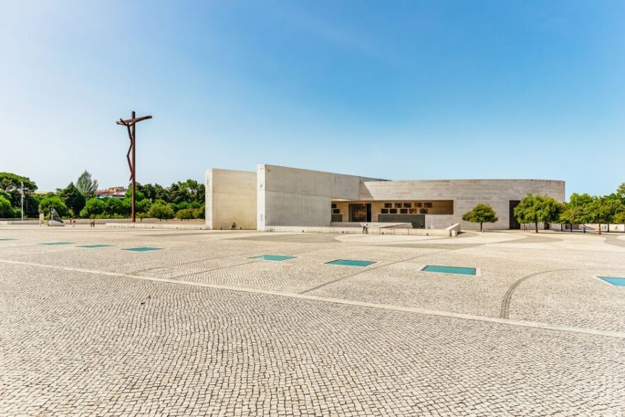 From Lisbon: Fatima Batalha Nazaré & Óbidos Small-Group Tour - FAQ