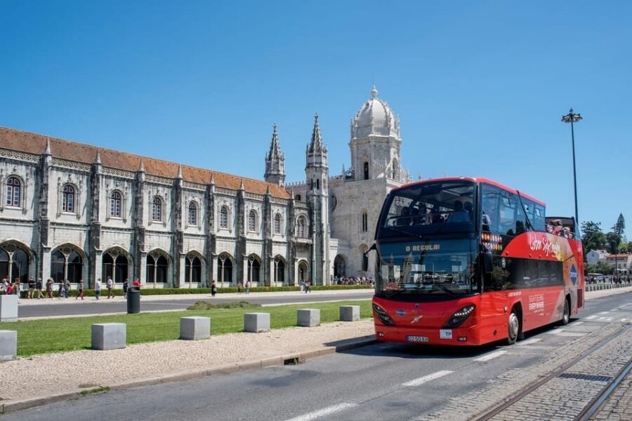 Hop on Hop Off Bus with Oceanario Ticket - Old Quarters at Your Own Tempo with a Digital Walking Tour