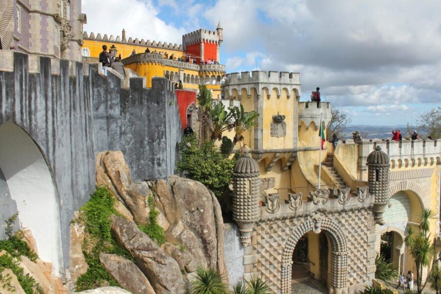Lisboa: Sintra, Pena Palace, Cascais and Cabo da Roca - Time for Pena Palace: the guided “why” behind the postcard look