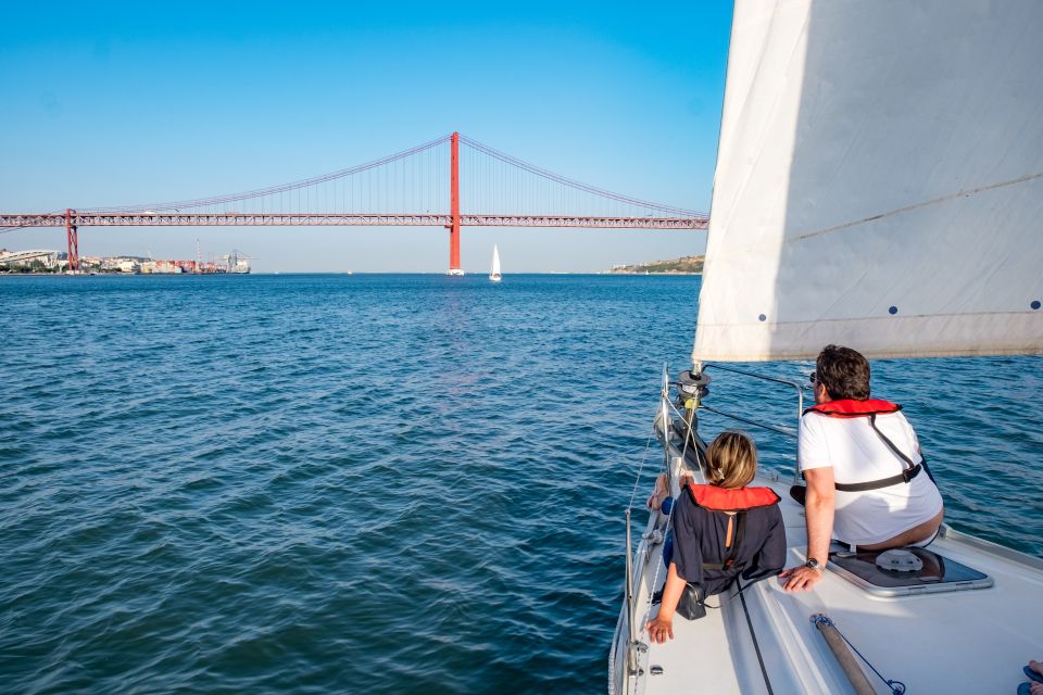 Lisbon: 1 or 2-Hour Cruise along the Tagus River - What you’ll actually see: neighborhoods, fishing heritage, and river defenses
