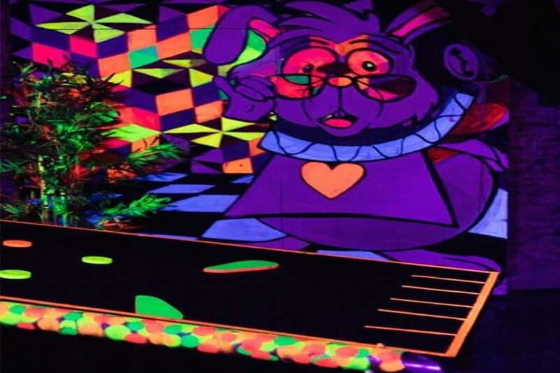 Lisbon: 18-Hole Indoor Minigolf Ticket with Bar Area - Art, Lighting, and the Way the Course “Feels” in Your Hands
