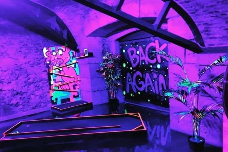 Lisbon: 18-Hole Indoor Minigolf Ticket with Bar Area - Two Courses, One Ticket: Natural Light Holes and UV Glow Challenges