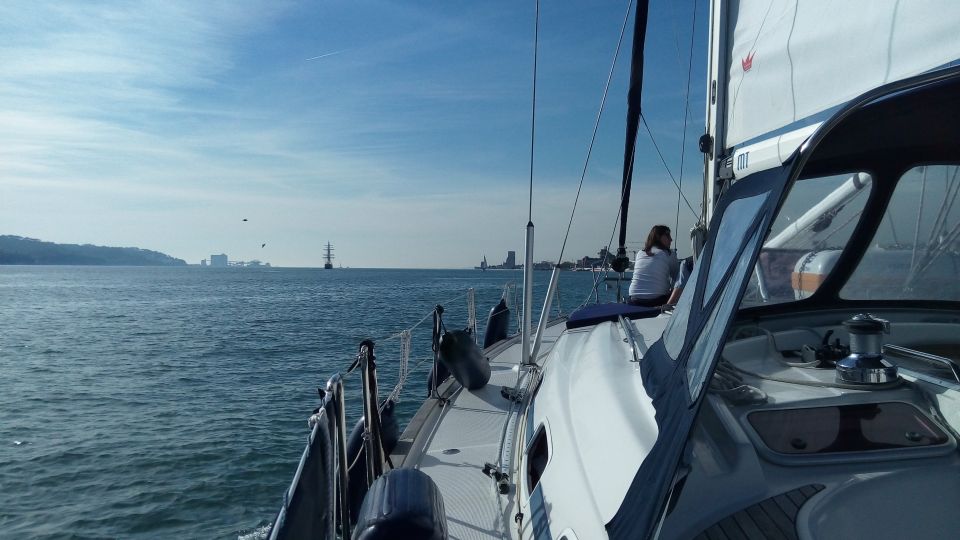 Lisbon: 2-Hour Sailing Yacht Cruise & Guided Tour w/2 drinks - Finding your way to Doca de Belém (and getting on fast)