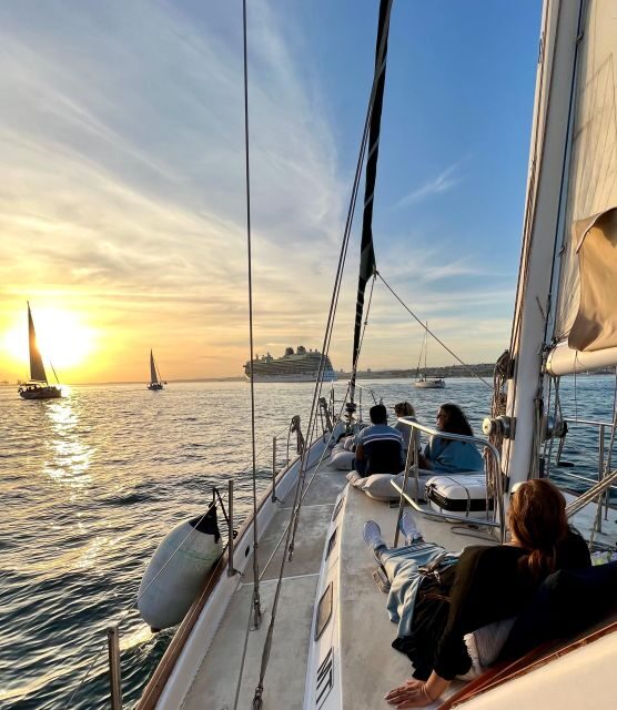 Lisbon: 2H Sunset Boat Cruise Tour with Drinks - Key reasons this sunset cruise works