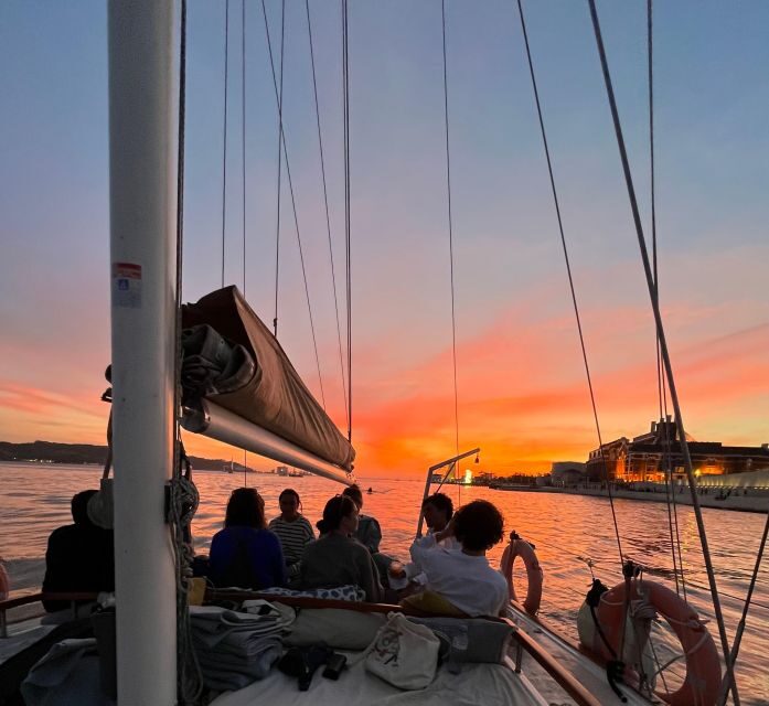 Lisbon: 2H Sunset Boat Cruise Tour with Drinks - Who should book this Lisbon sunset boat cruise