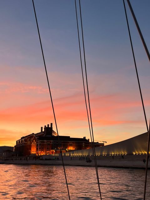 Lisbon: 2H Sunset Boat Cruise Tour with Drinks - The route from Discoveries to Belém Tower: seeing Lisbon from the river