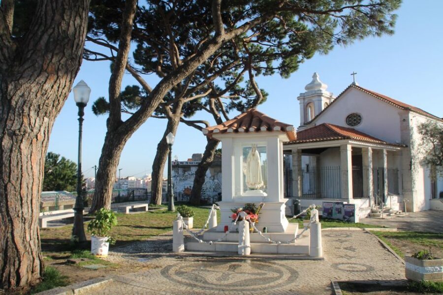 Lisbon: 3-Hour Sightseeing Tour by Tuk-Tuk - Alfama and Graça: the old quarters from street level (and higher up)