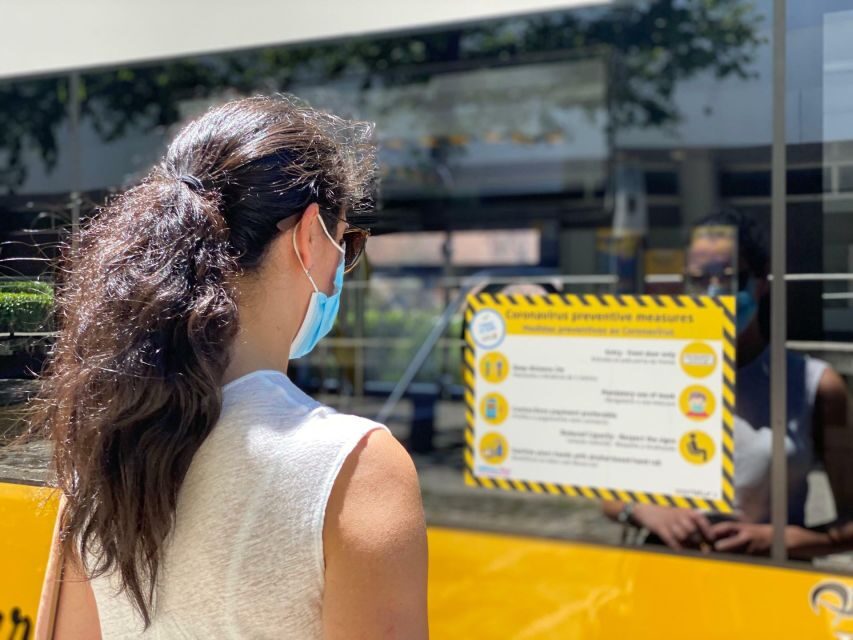 Lisbon: 3-in-1 Hop-On Hop-Off Bus and Tram Tours - Getting on board in Lisbon: Restauradores Square, Praça do Comércio, and the blue vs pink signs