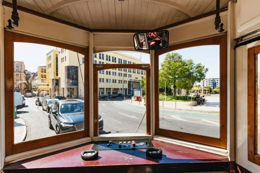 Lisbon: 72/96-Hour Hop-On Hop-Off Bus, Tram & Boat Ticket - Hills Tramcar From Praça do Comércio: A Hilltop View Experience