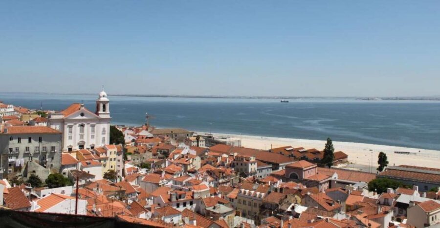 Lisbon: Alfama and São Jorge Castle Quarters Walking Tour - What you’ll learn from guides like Ricardo, Agatha, and Helena