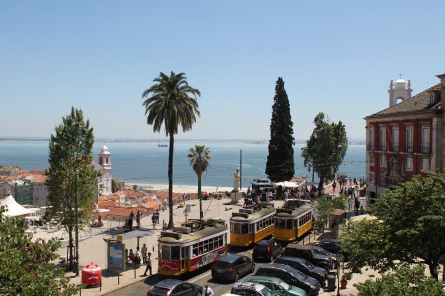 Lisbon: Alfama and São Jorge Castle Quarters Walking Tour - Portas do Sol and the view you’ll remember