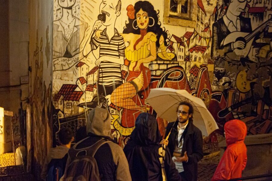 Lisbon: Alfama Tour and Live Fado with Traditional Dinner - Guides: the difference between a good tour and a memorable one