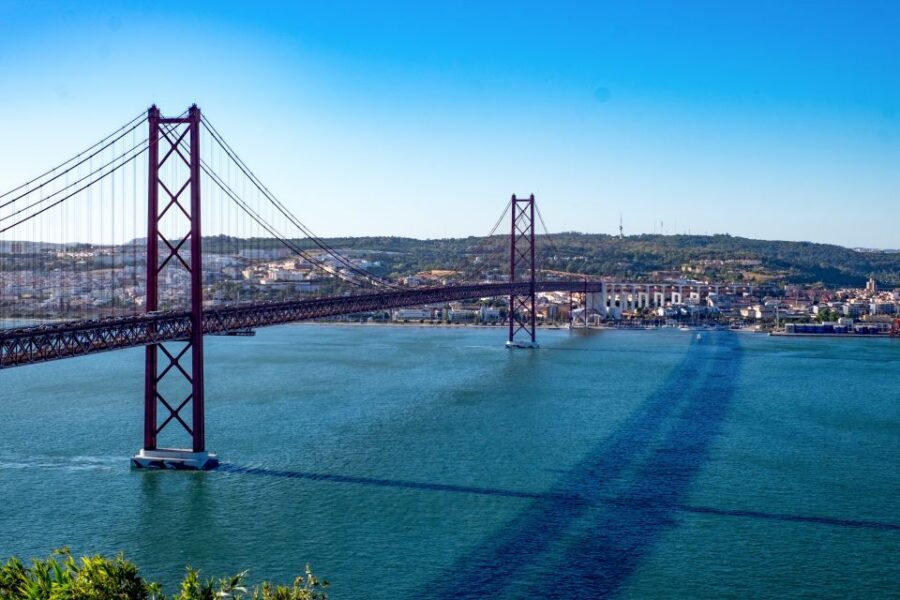 Lisbon: Arrábida Natural Park and Sesimbra Day Trip - Sesimbra fishing village and the Moorish castle: working waterfront meets real ruins