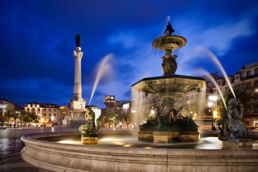 Lisbon: Authentic Fado Show, Dinner and Night Tour - The night panoramic ride: seeing the historic center without the crowd crush