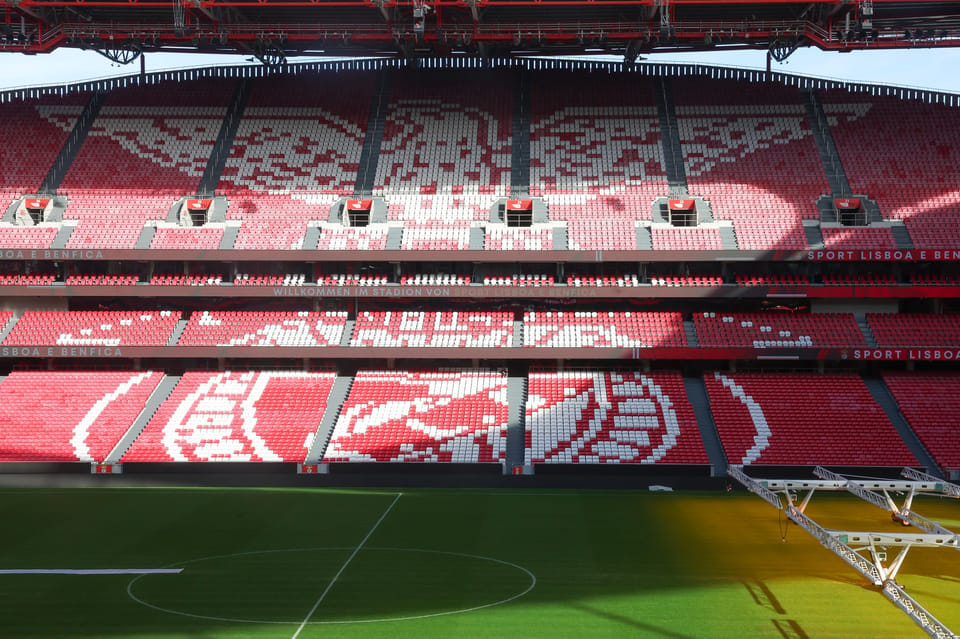 Lisbon: Benfica Luz Stadium Tour with Souvenir Scarf - Starting at Door 17: Eusébio first, then the route