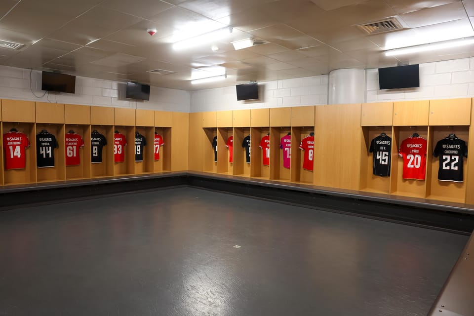 Lisbon: Benfica Luz Stadium Tour with Souvenir Scarf - A guided “stadium tour” that actually has rhythm