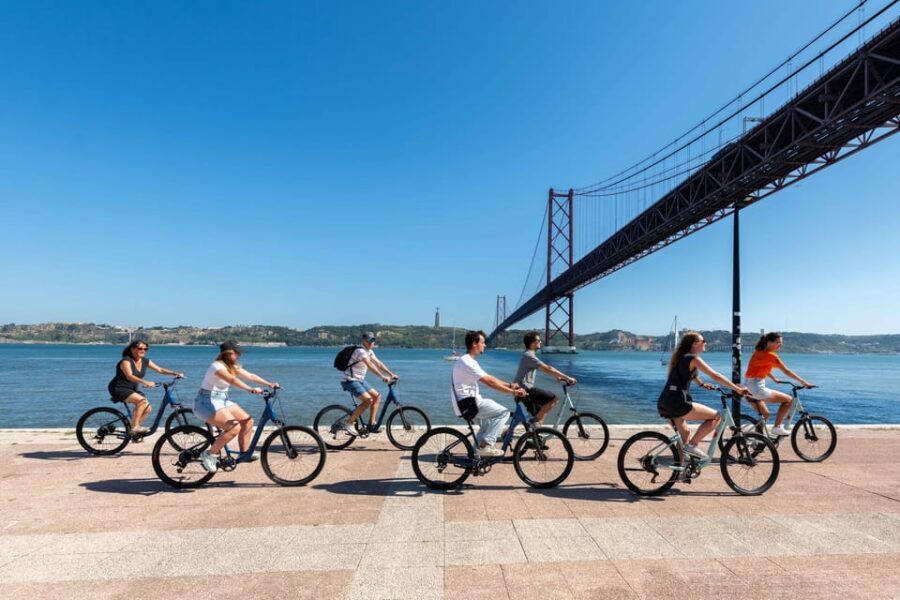 Lisbon Bike Tour: Langs de rivier van Belém naar Lissabon - Key things you’ll notice fast