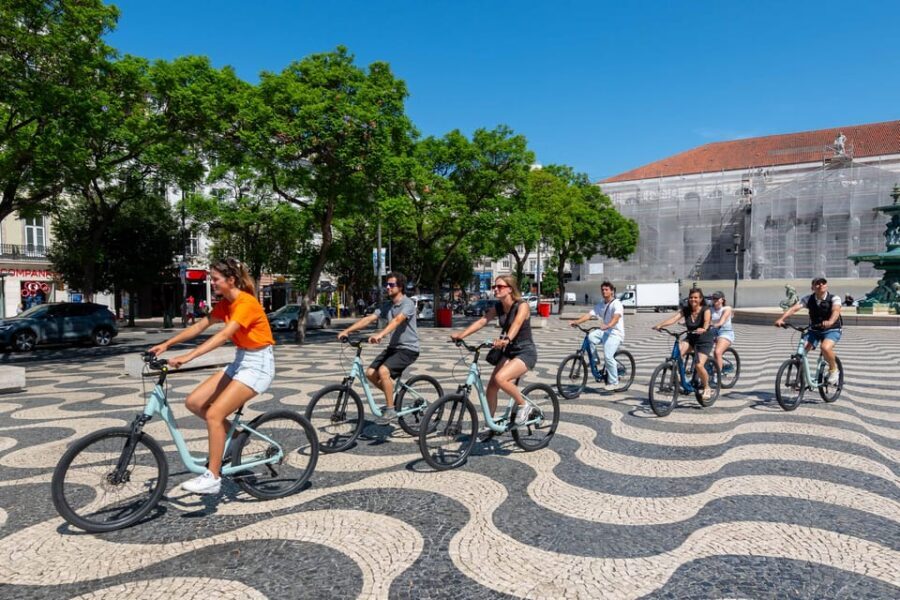 Lisbon Bike Tour: Langs de rivier van Belém naar Lissabon - The included café break: where the tour slows down for eating and options