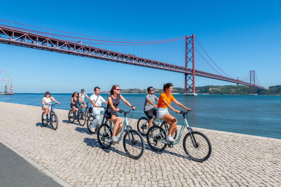 Lisbon Bike Tour: Langs de rivier van Belém naar Lissabon - Ginjinha: a short stop that makes the whole ride feel local
