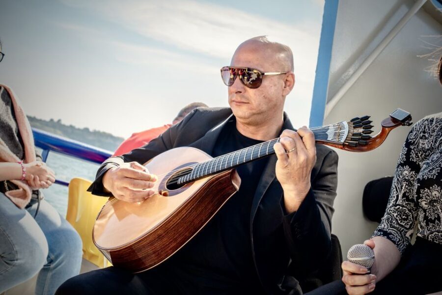 Lisbon: Boat Cruise with Live Fado Performance and a Drink - Fado performance: what the show feels like on board