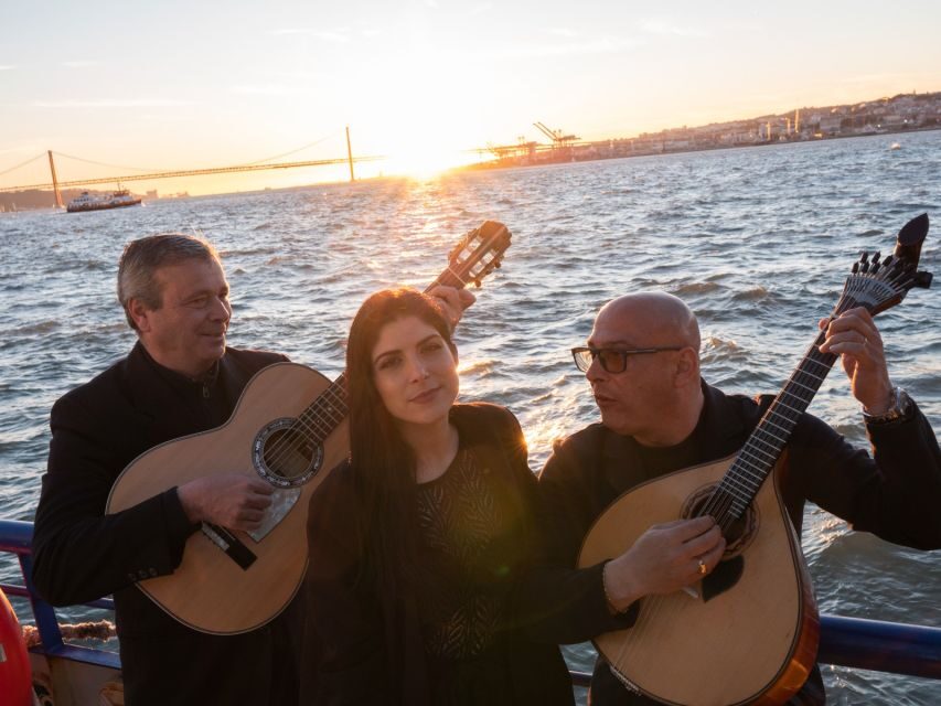 Lisbon: Boat Cruise with Live Fado Performance and a Drink - The 1-hour cruise plan: what you see, and what you don’t