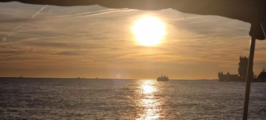 Lisbon: Boat Tour with Champagne - Getting there: Belém Marina, Padrão dos Descobrimentos, and Rose Compass