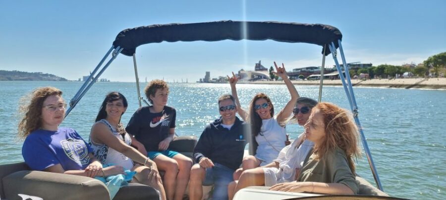 Lisbon: Boat Tour with Champagne - Champagne onboard: the small luxury that changes the mood
