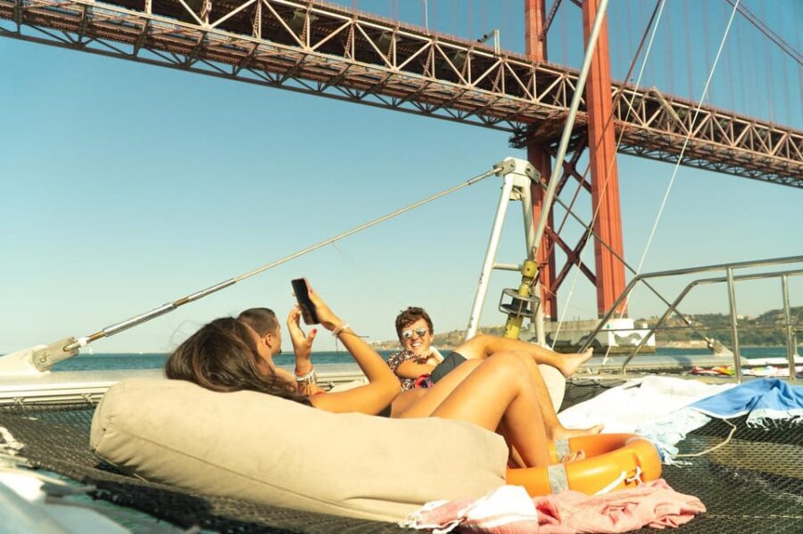 Lisbon: Catamaran Boat Party with Music, Open Bar & Dives - Key points worth knowing before you go