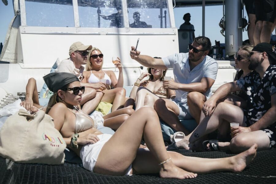 Lisbon: Catamaran Boat Party with Music, Open Bar & Dives - Open bar reality check: included drinks for the first hour