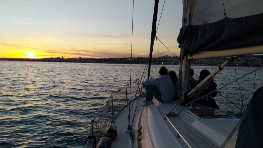 Lisbon: Day and Sunset Tour on the Tagus River - Onboard Comfort: What $35 Really Buys in 2 Hours