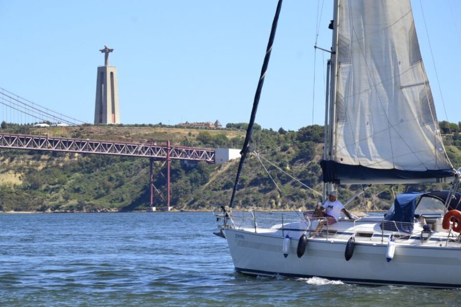 Lisbon: Day and Sunset Tour on the Tagus River - A Welcome Drink, Snacks, and That Changing River Light