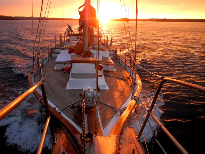 Lisbon: Daylight or Sunset on a Vintage Sailboat - A 2-hour vintage sail on the Tagus River timed for golden light