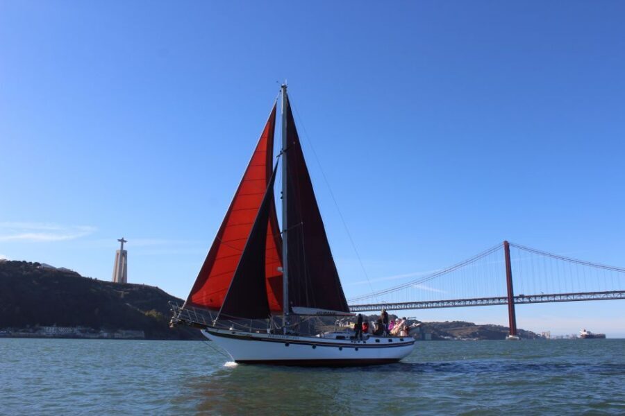 Lisbon: Daylight or Sunset on a Vintage Sailboat - São Jorge Castle and Christ the King: Lisbon’s big elevations in one sail