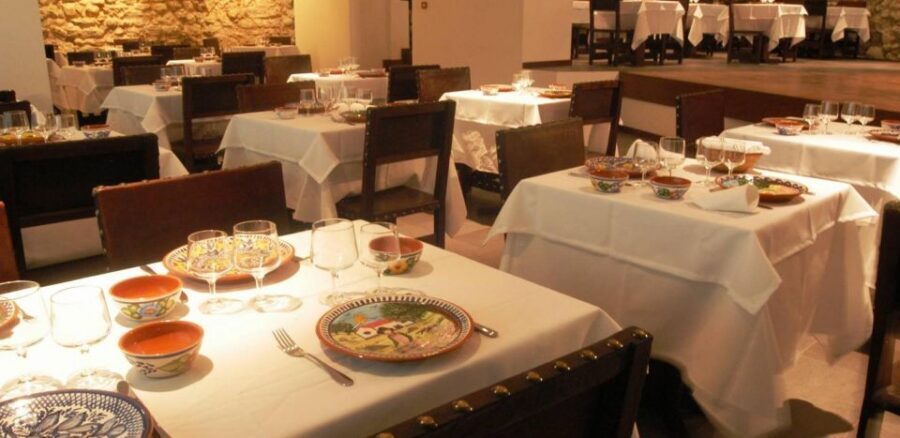 Lisbon Dinner with Fado Show and Sights by Night - How the guide shapes the experience (and why language matters)