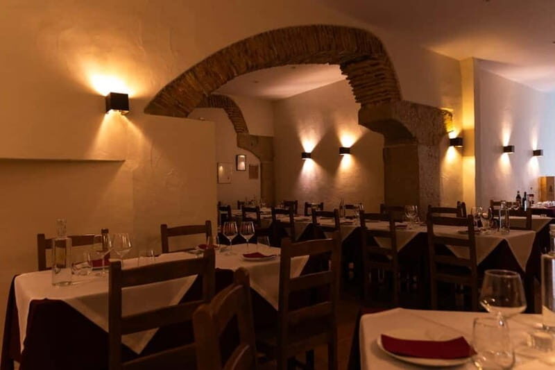 Lisbon: Dinner with Fado Show with the Rising Stars of Fado - Location and getting there: metro-friendly, but don’t cut it close